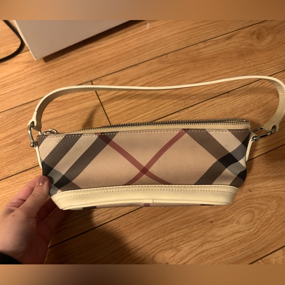 Vintage Burberry purse - Picture 1 of 4
